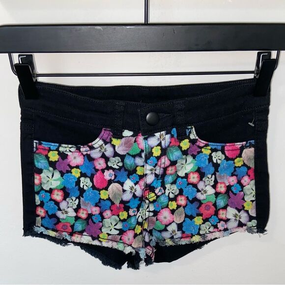 H&M NWOT Black & Floral Denim Shorts - Picture 7 of 12